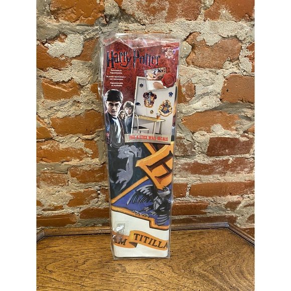 Harry Potter Crest Peel & Stick Giant Wall Decals Movie Decor Stickers - Picture 1 of 5